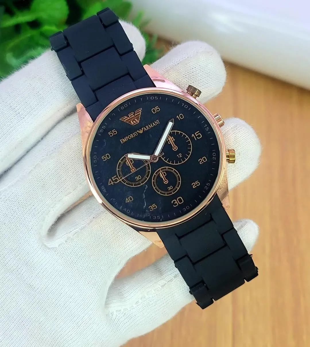 Men's Watch With Multiple Colors Strap